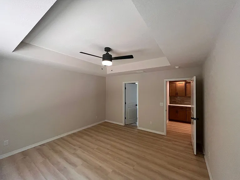 664 W Brook Hollow Rd — Photo 15