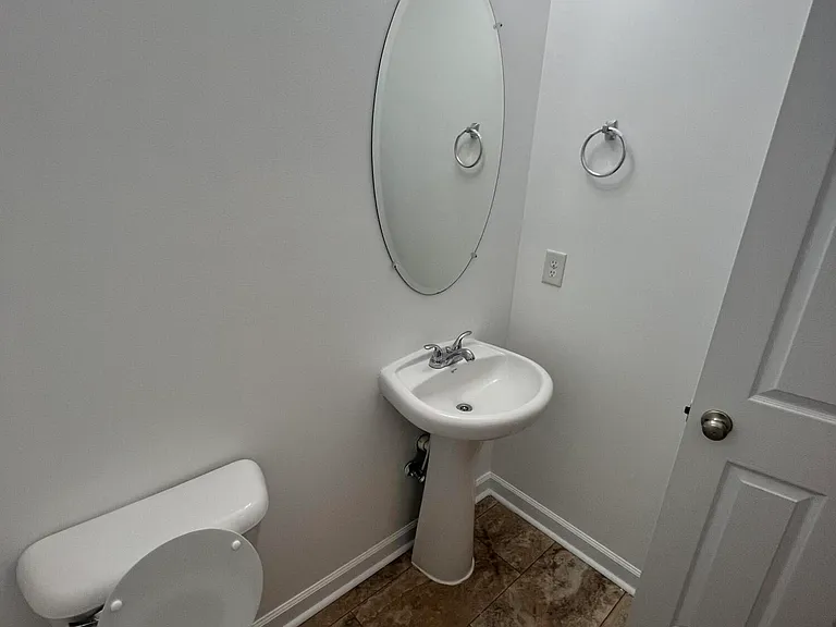608 Cheltenham Dr — Photo 17
