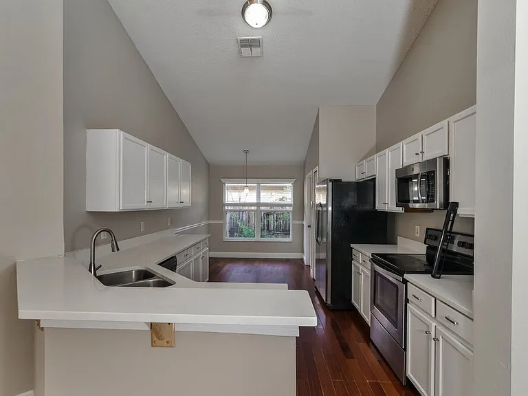 2161 Fennell St — Photo 7