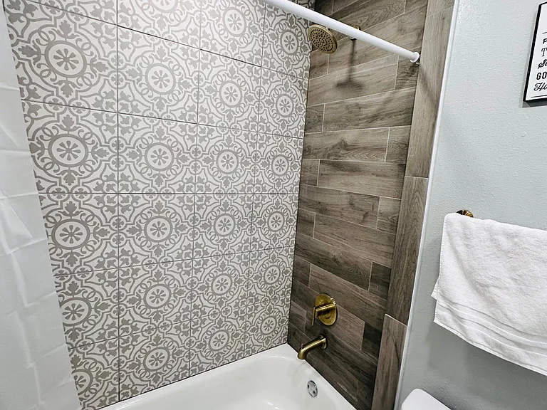 Full Bathroom with Bath tub