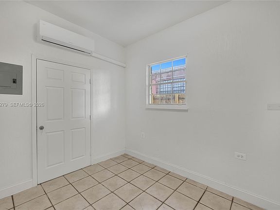 4th image of 536 NW 25th Ave #C