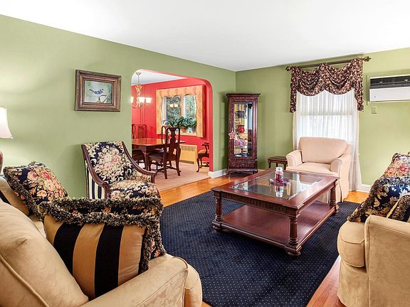 5th image of 85 Woodlawn Avenue