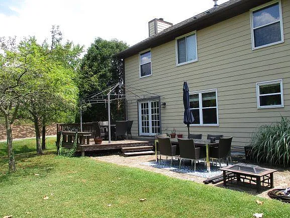 4 bed, 1856 sqft, $2,495 — Photo 4