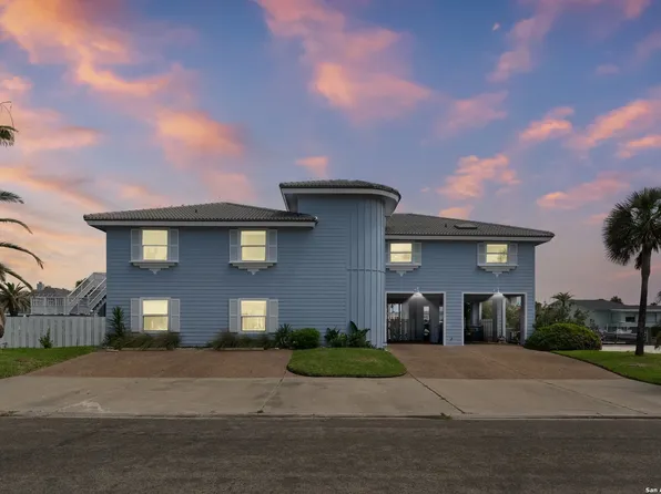 21 Luau Ln, Rockport, TX 78382