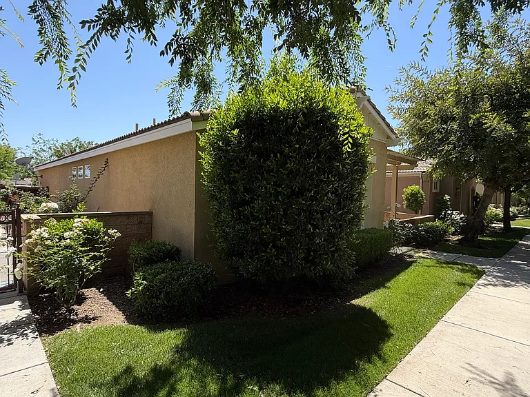 10302 Oldham Ln — Photo 8