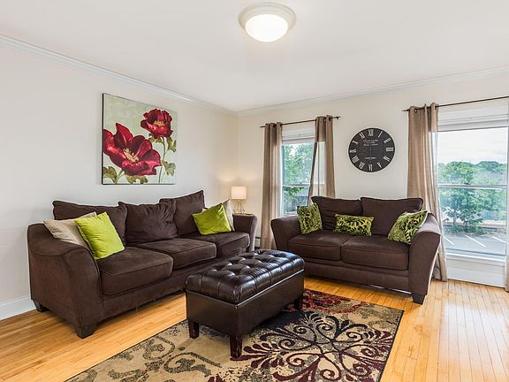 4th image of 537 Islington St #3