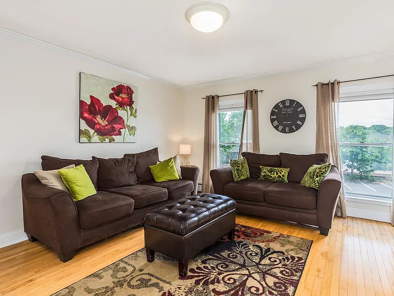 537 Islington St #3 — Photo 4