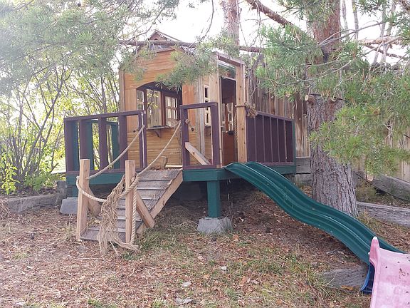 play house with deck & slide