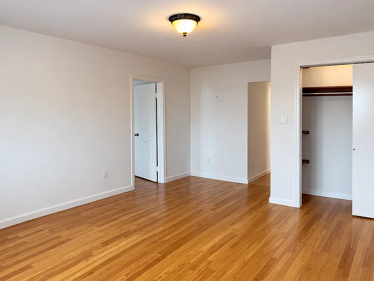 7117 72nd St #2A — Photo 2