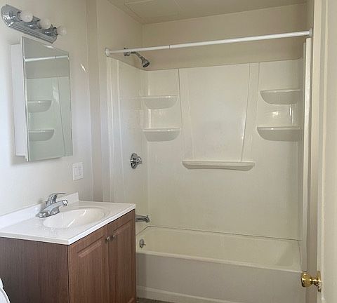 4th image of 20 Lounsbury Ave #1A