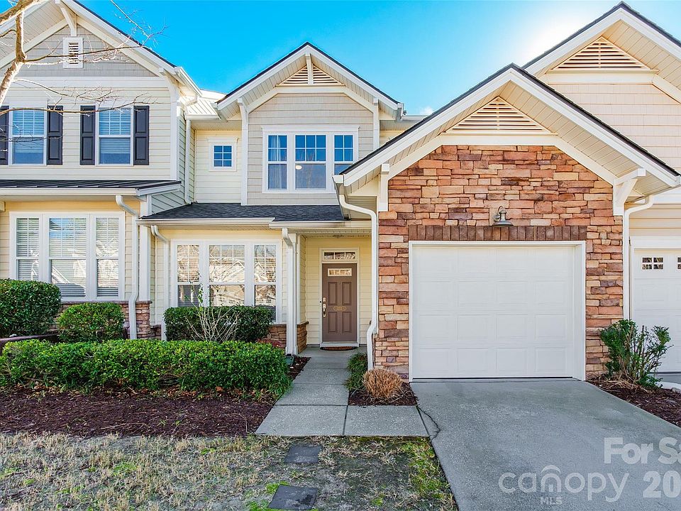 1st image of 555 Pine Links Dr