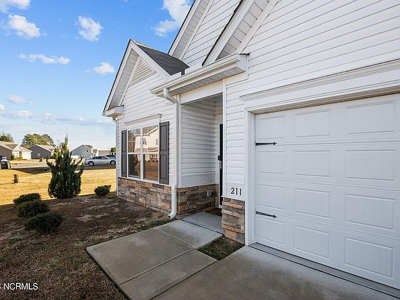 2nd image of 211 Timberline Oak Drive