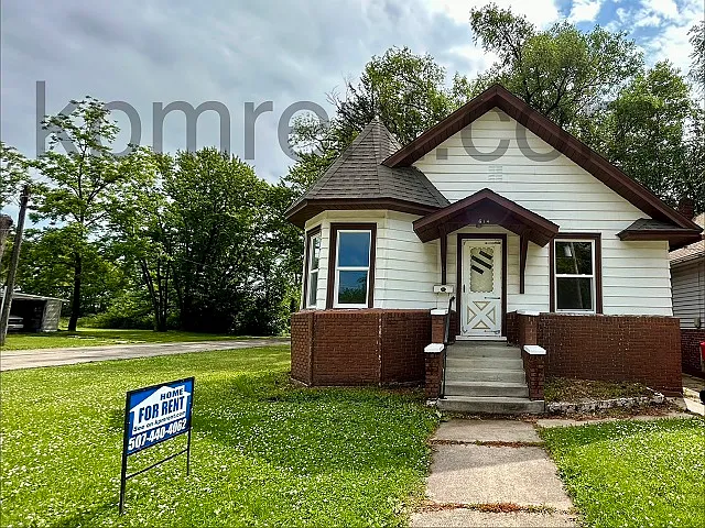 614 10th St NE — Photo 1