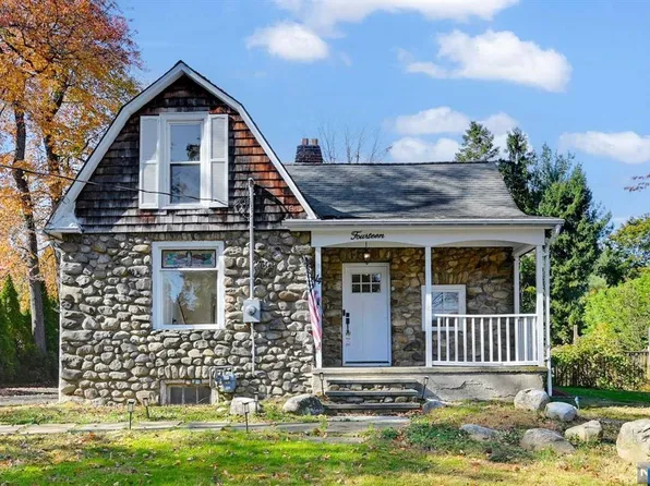 14 S 3rd St, Park Ridge, NJ 07656