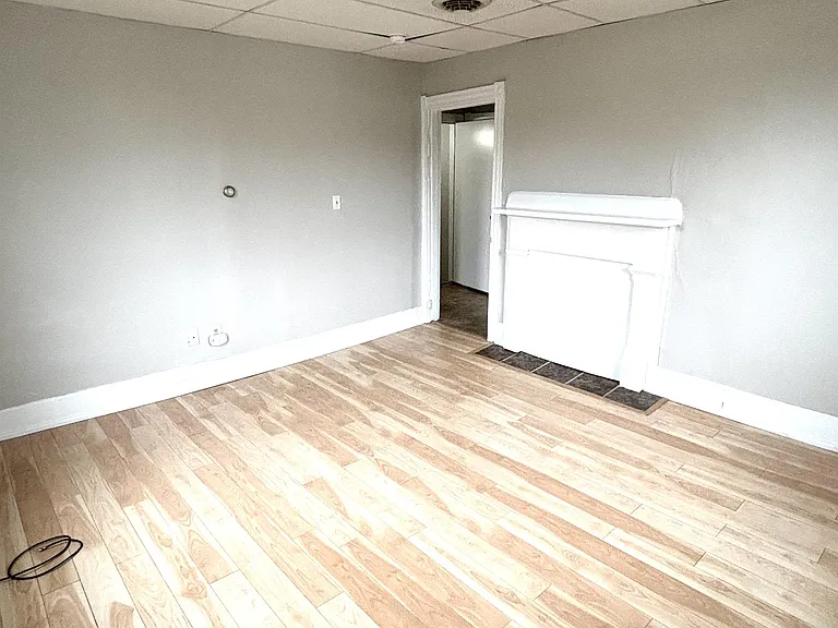 221 Park St S — Photo 11