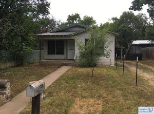 711 Tate St, Gonzales, TX 78629