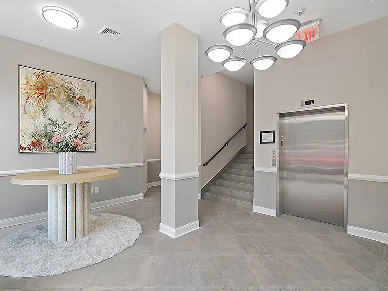 14-41 Broadway #PHB — Photo 2
