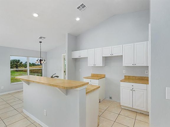 2nd image of 741 Alee St E