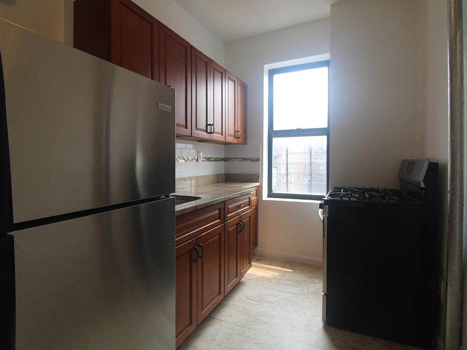 2nd image of 2301 Creston Ave #4B-1
