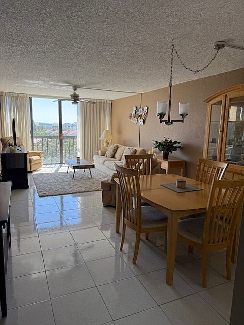 Family Room - Dining Room