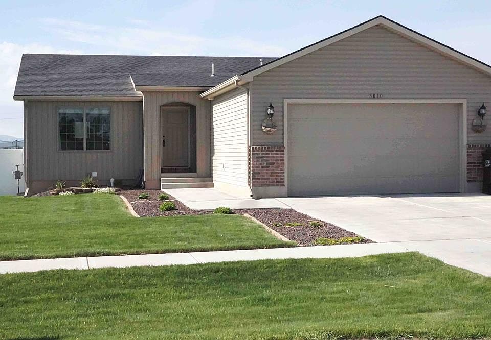 1st image of 3010 E Sandy Dr