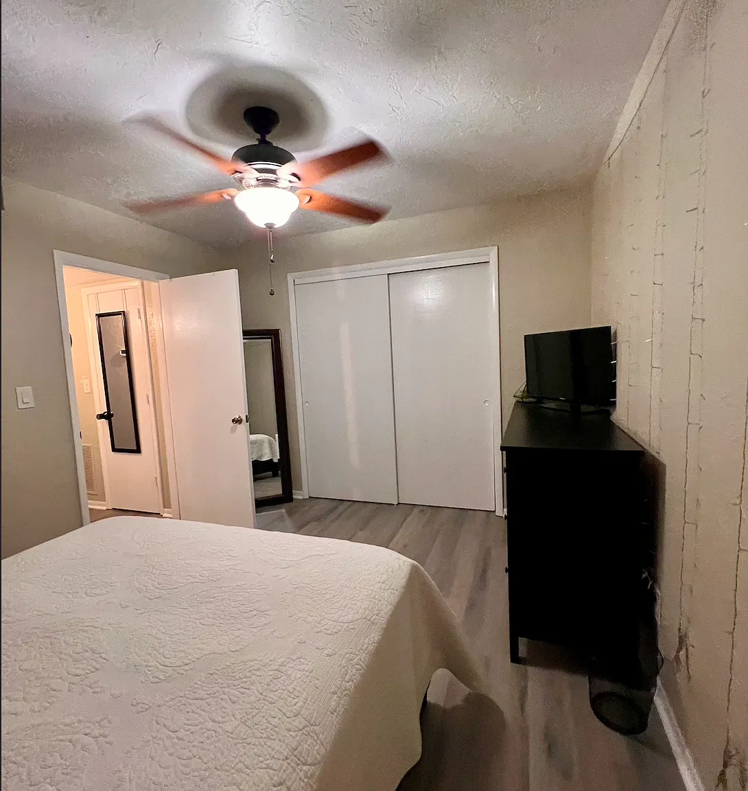 1 bed, 900 sqft, $2,100 — Photo 2