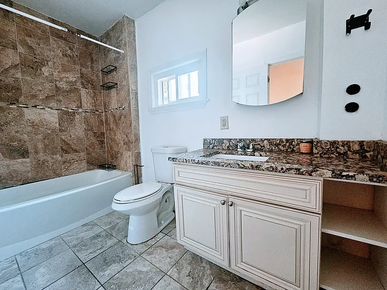 Fl 2 Full Bathroom #2