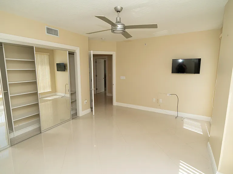 9 NE 20th Ave #501 — Photo 13