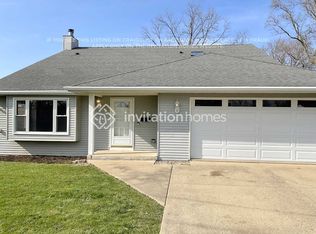 14 Ross Ave, Cary, IL 60013