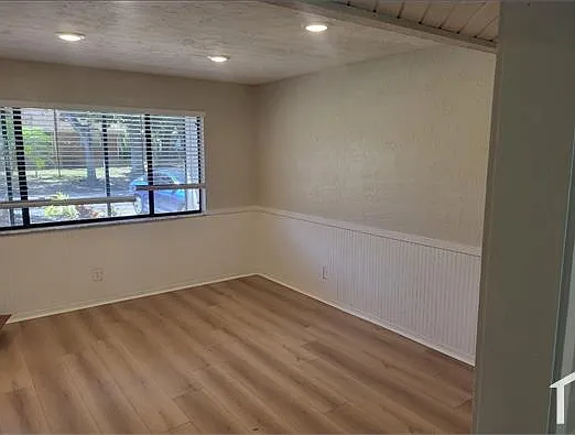1219 Florence Ct — Photo 13