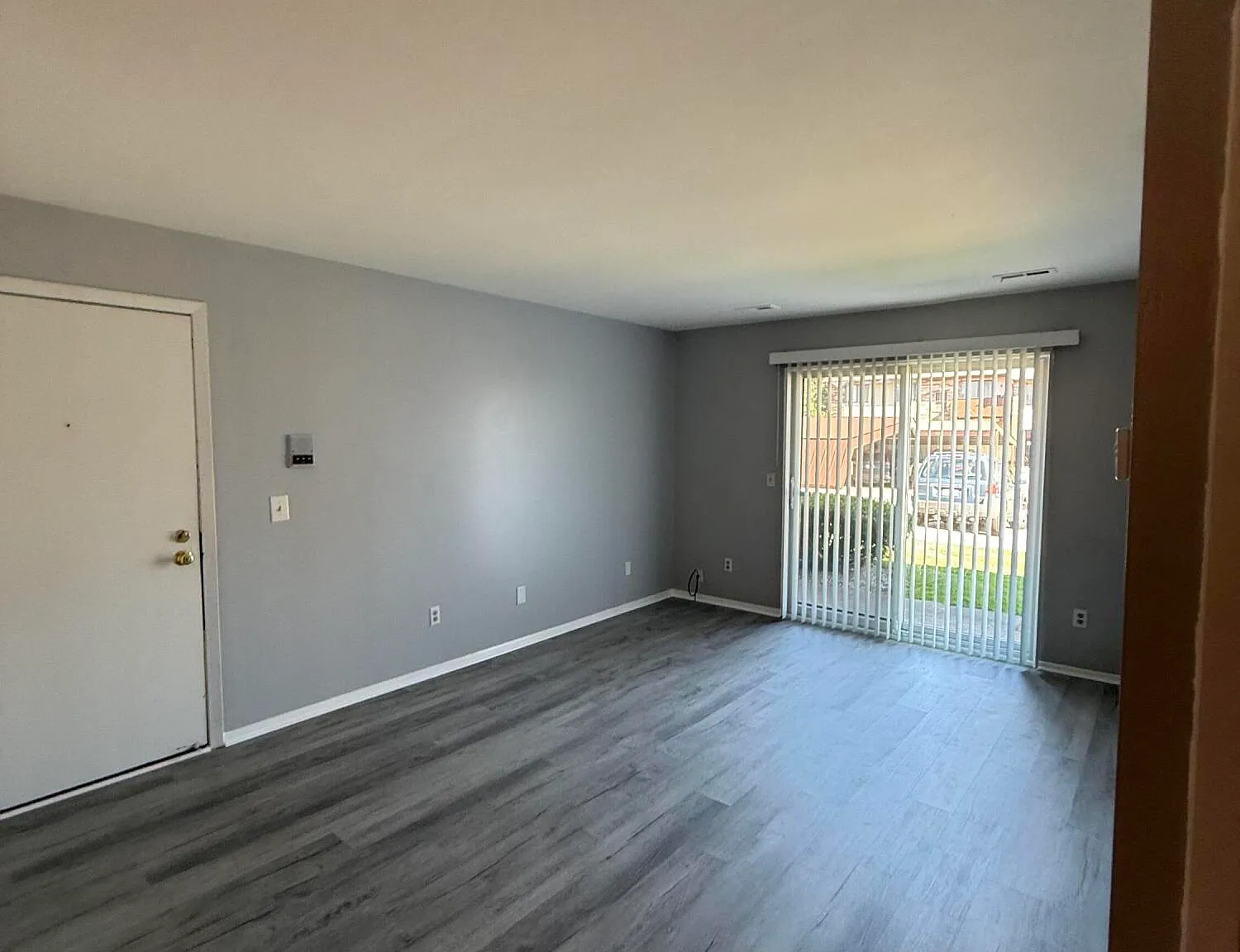 2 bed, 1.0 bath, 918 sqft, $1,350 — Photo 3