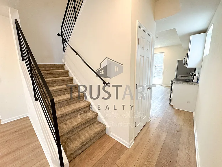 1327 S 27th St — Photo 10