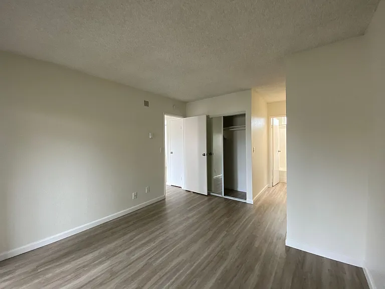 Cabana Apartments — Photo 9