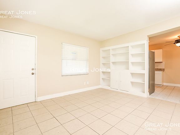 4th image of 122 Anderson Cir