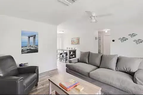 1519 Treemont Ave — Photo 3