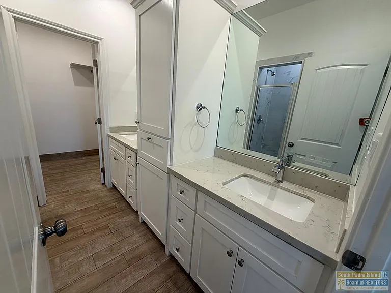1009 Julia St — Photo 15