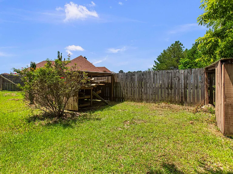 113 Dundee Cv — Photo 38