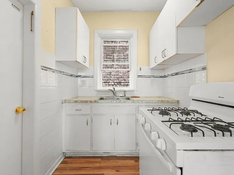 23 Farnham Ave #2 — Photo 3