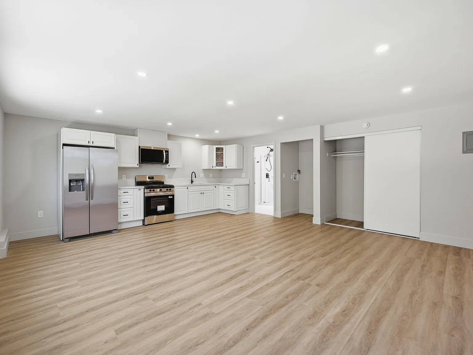 Studio, 525 sqft, $2,350 — Photo 4