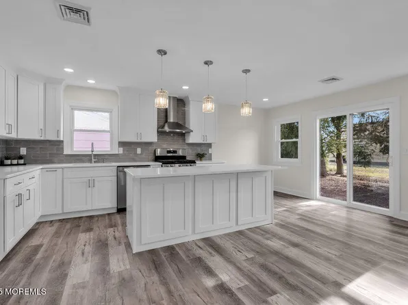 17 Norfolk Drive, Toms River, NJ 08757