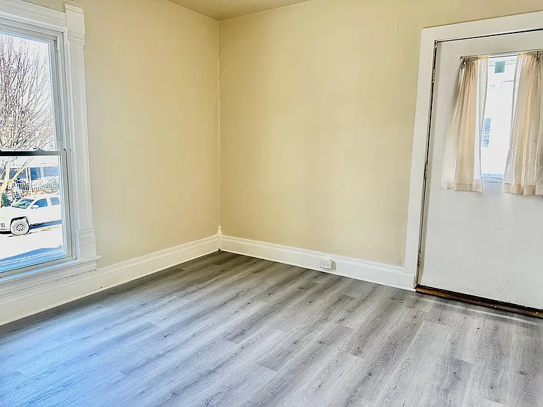 647 W Lexington Ave #C — Photo 2
