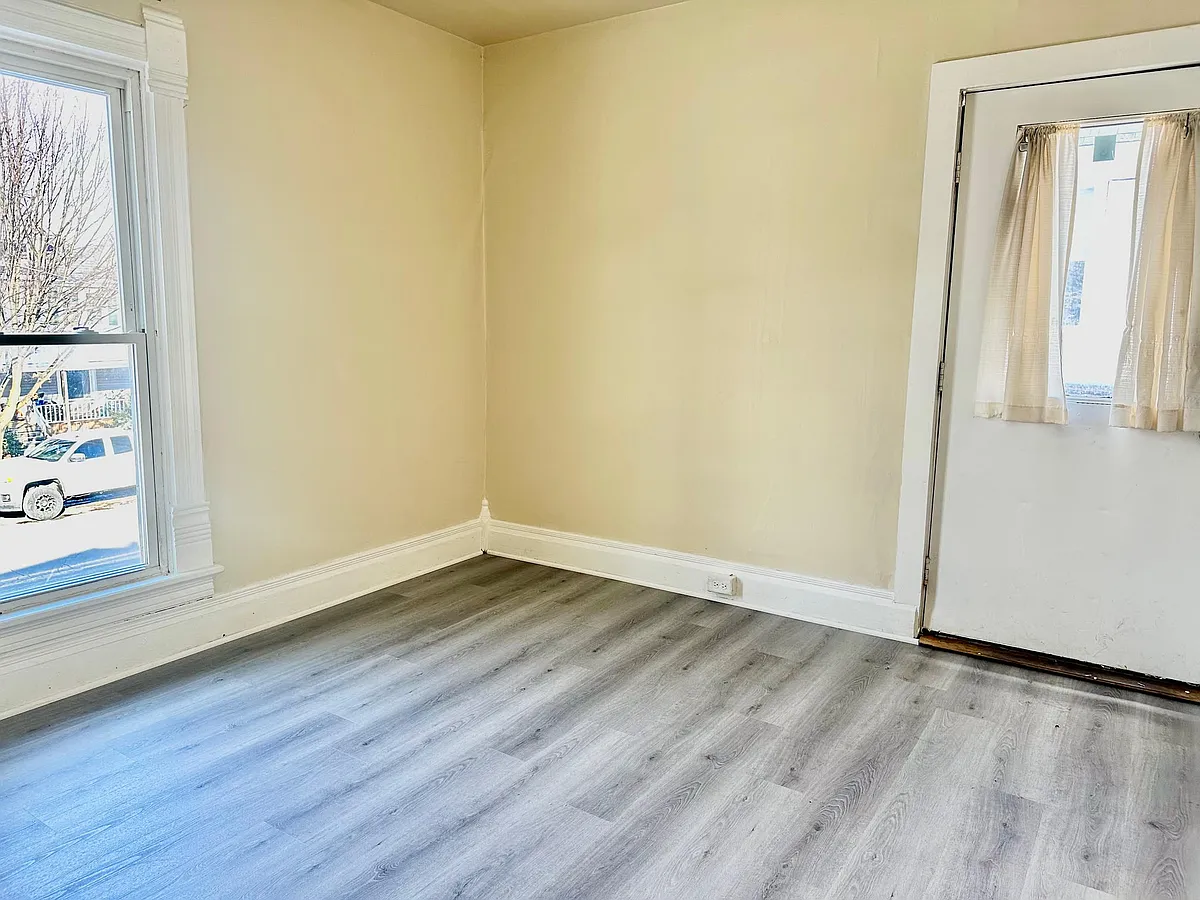 Building Photo - 647 W Lexington Ave #3