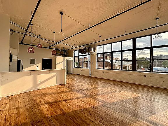 5th image of 255 McKibbin St #401