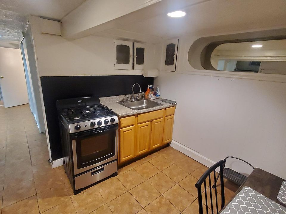 1st image of 131 N Macquesten Pkwy #1