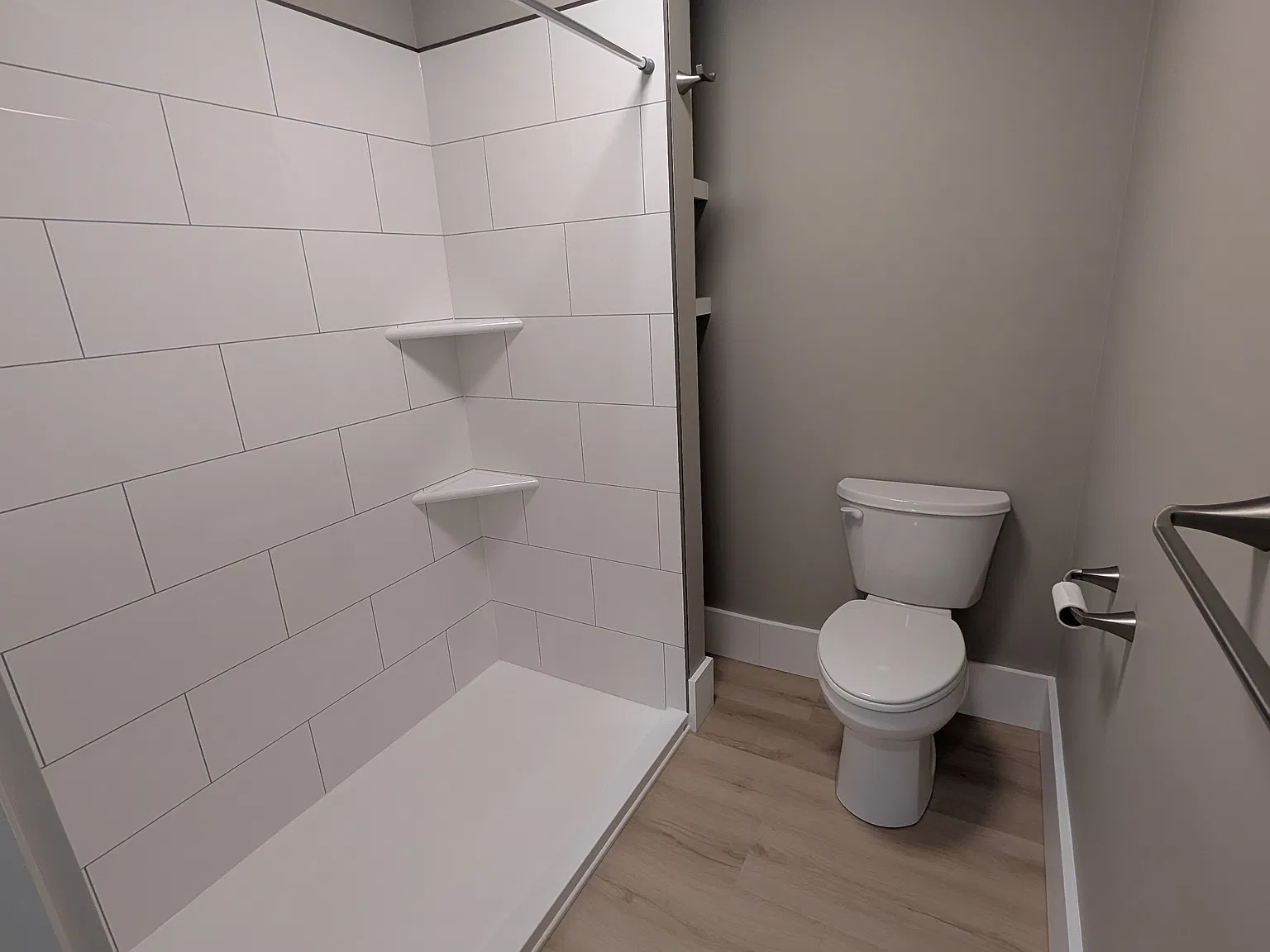 120 Forest Ave — Photo 3