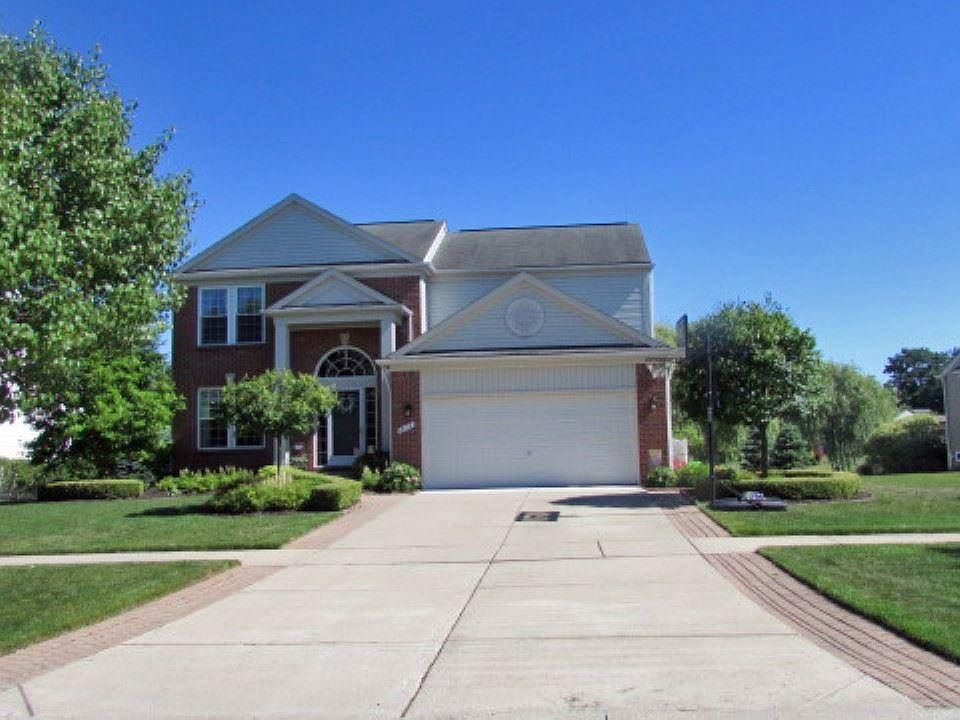 1st image of 18118 Country Club Dr