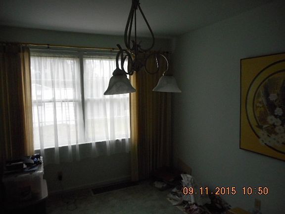 5th image of 1404 S Burlington Dr