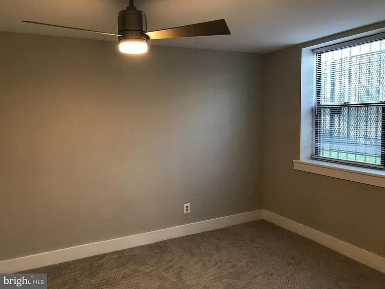 212 Oakwood St SE #B2 — Photo 8