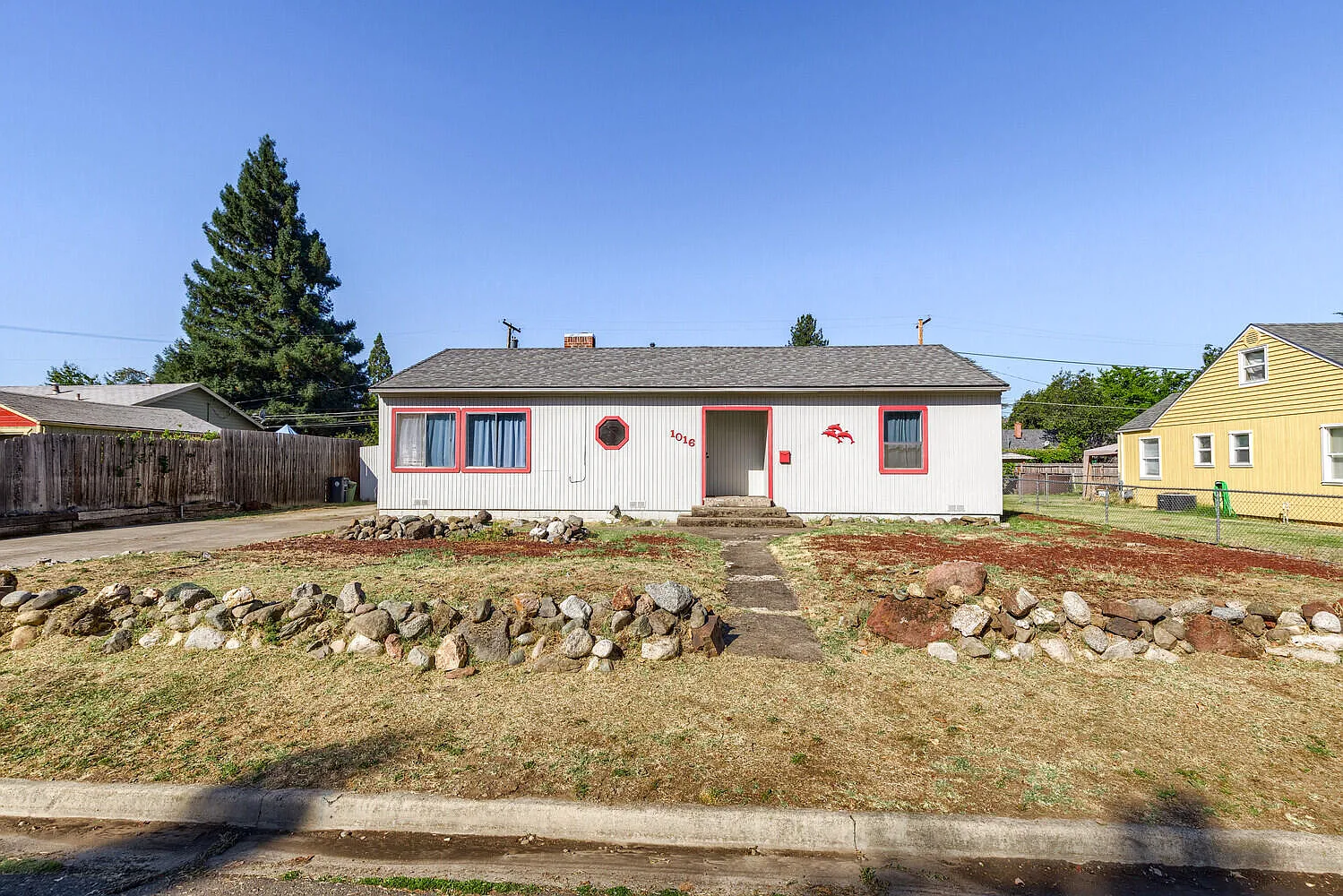 1016 Jasper St photo 1