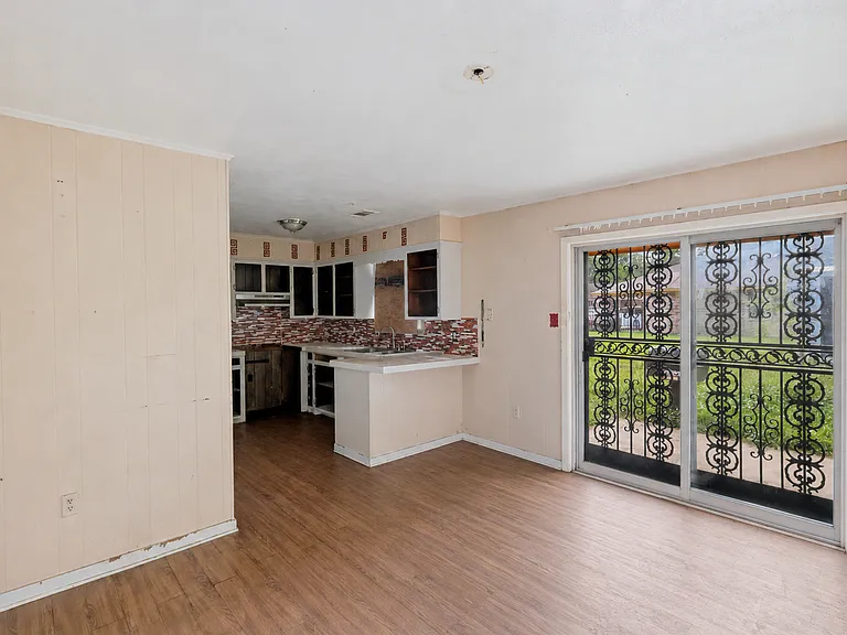 6513 Abraham Lincoln Dr — Photo 3